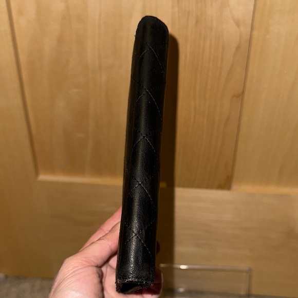 CHANEL Black Quilted Leather Wallet - Picture 14 of 16